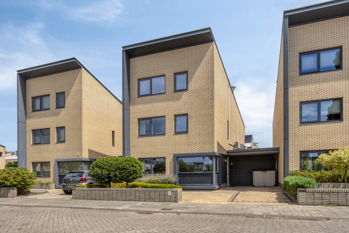 Photo of property Margrietberg 14, Roosendaal