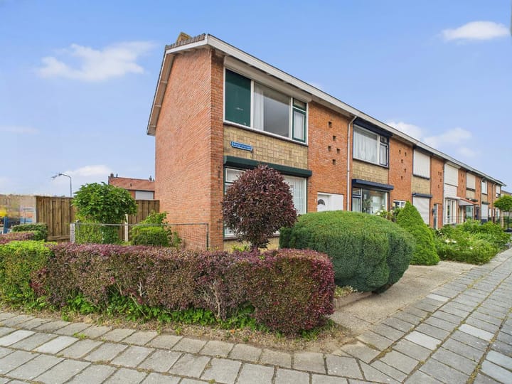 Photo of property Margrietstraat 1, Hoek
