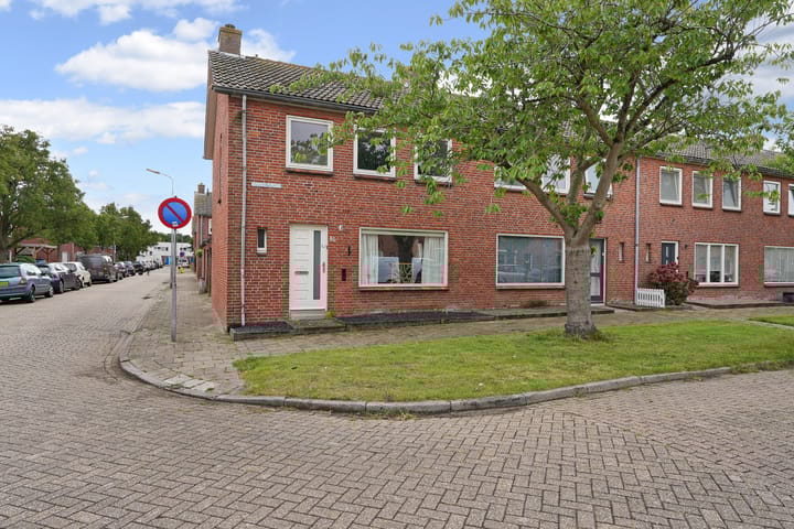 Photo of property Margrietstraat 16, Oost-Souburg