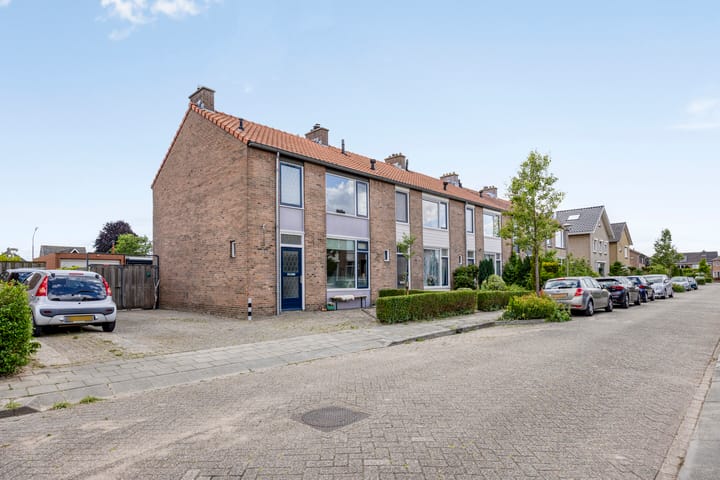 Margrietstraat 19 in Leuth