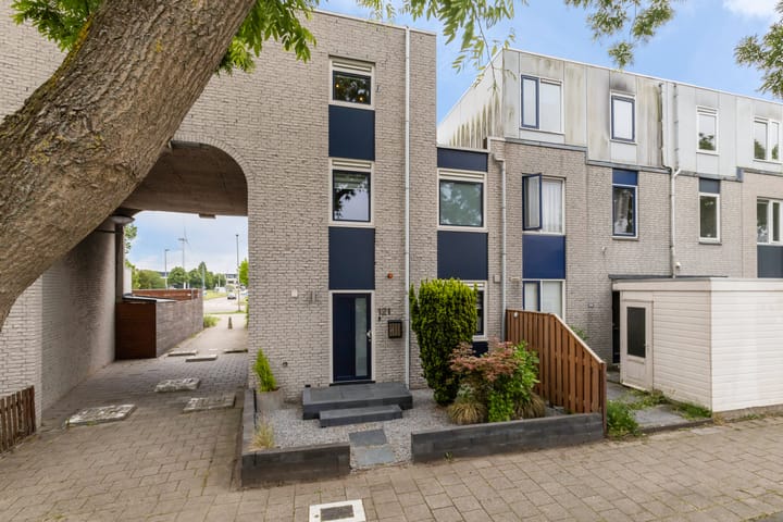 Marineblauw 121 in Zoetermeer