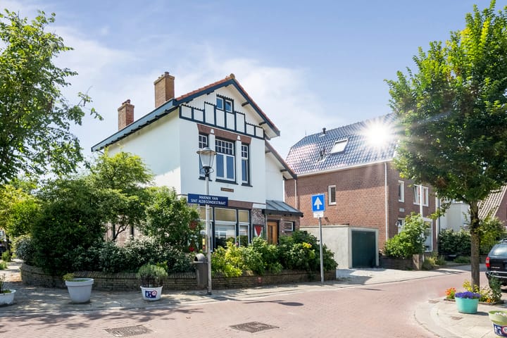 Marnix van Sint Aldegondestraat 10 in Zandvoort