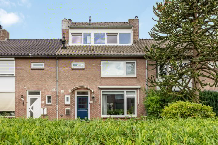 Marterlaan 10 in Waalre