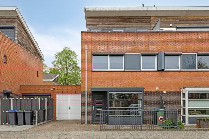 Photo of property Martinus Nijhofflaan 5, Roosendaal