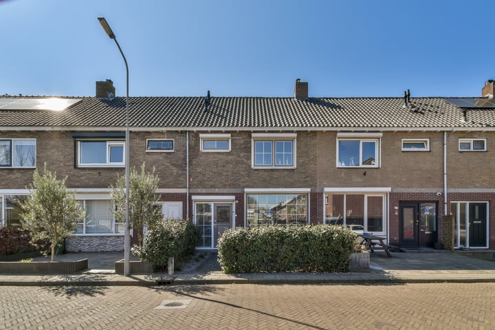 Photo of property Mascagnistraat 11, Heemskerk