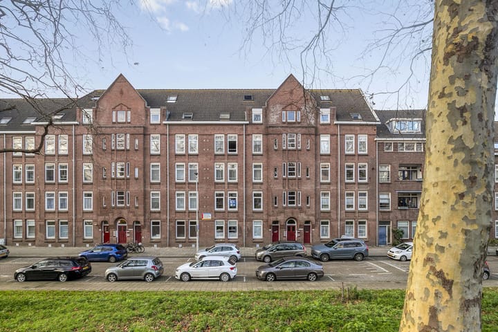 Mathenesserdijk 34B in Rotterdam