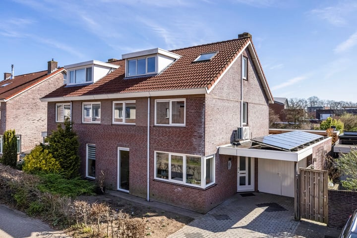 Photo of property Matthijs Vermeulenstraat 2, Deventer