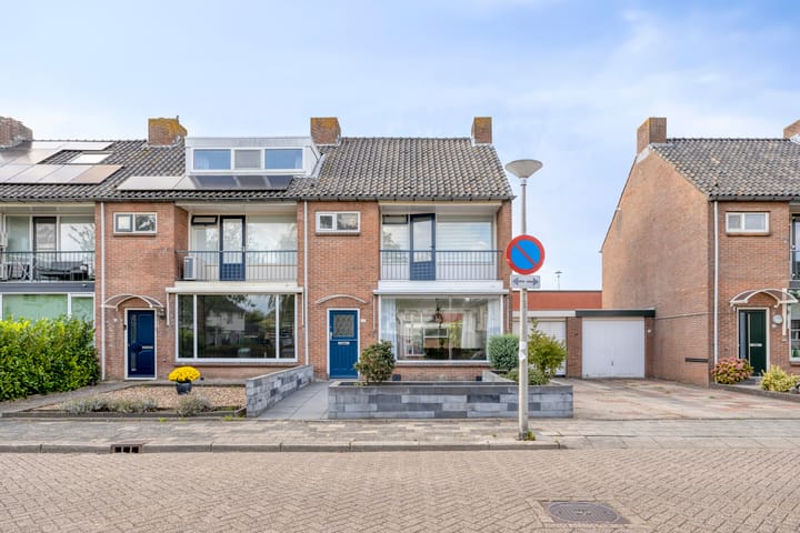 Photo of property Mauritsstraat 16, Hendrik-Ido-Ambacht