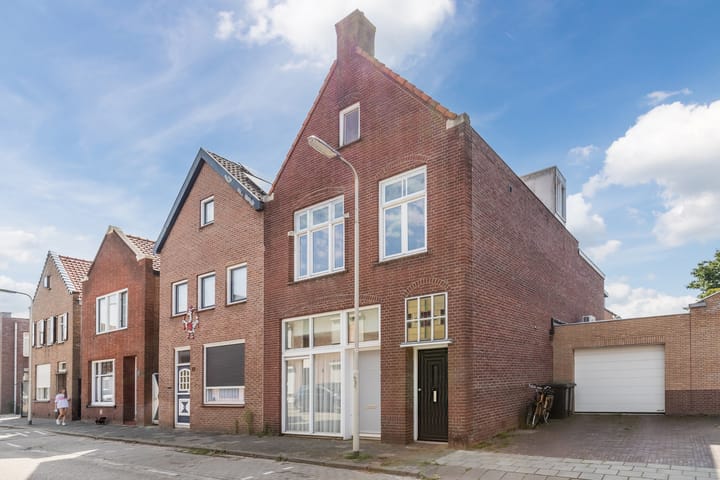 Maxburgh 10a in Roosendaal foto