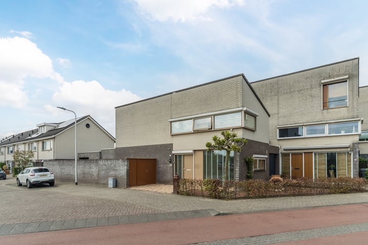 Meedhuizenstraat 1 in Tilburg