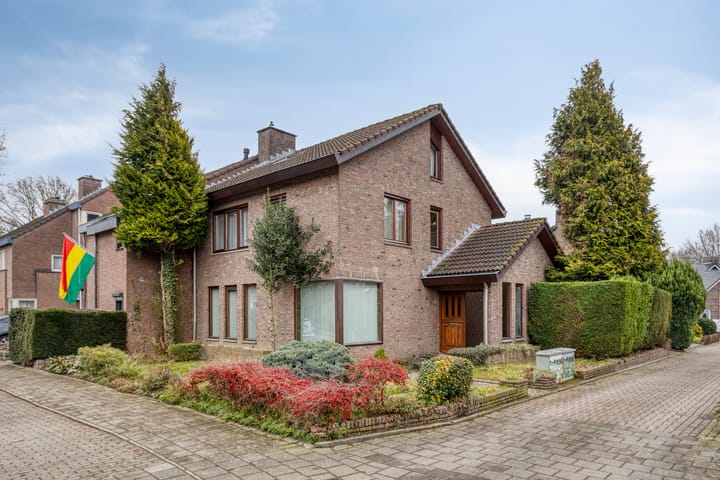 Meendaal 206 en Maastricht foto