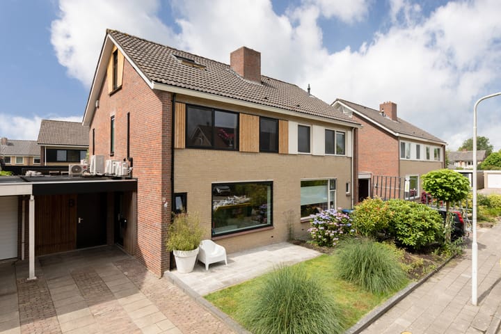 Photo of property Meerkoetlaan 8, Sneek