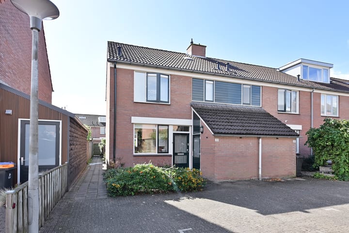 Meerpaal 22 in Huizen