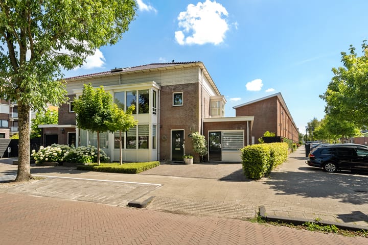 Photo of property Meerwedesingel 41, Barendrecht