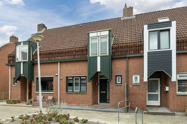 Photo of property Meeuwenhoek 10, Spijkenisse