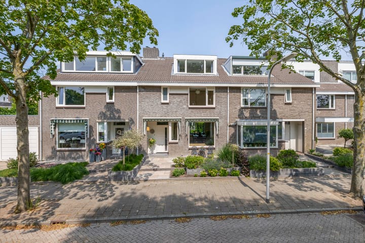 Meeuwenlaan 18 in Lisse