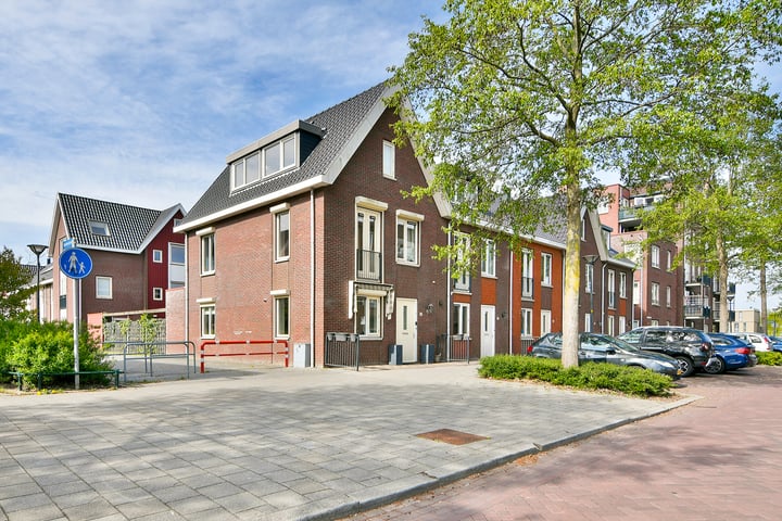 Photo of property Meeuwenstraat 50, Hoofddorp
