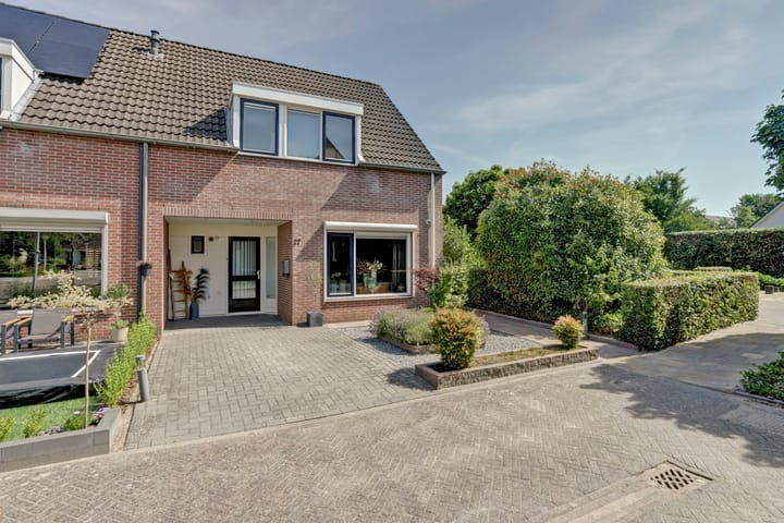 Photo of property Meidoorn 27, Haaksbergen