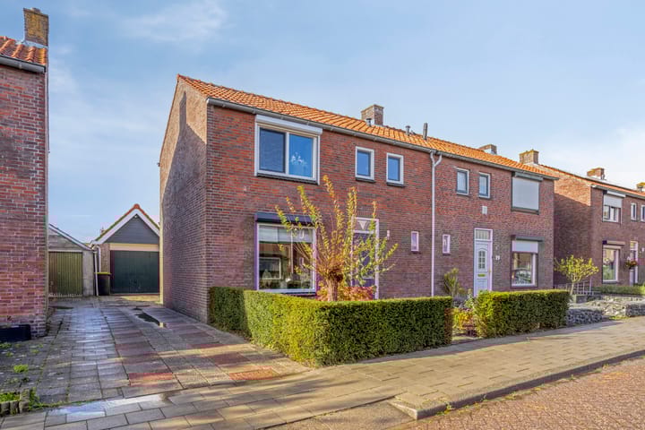 Meidoornstraat 17 in Nieuwerkerk