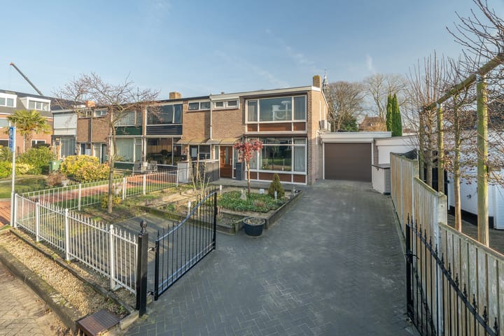 Meidoornstraat 7 in Sint-Maartensdijk