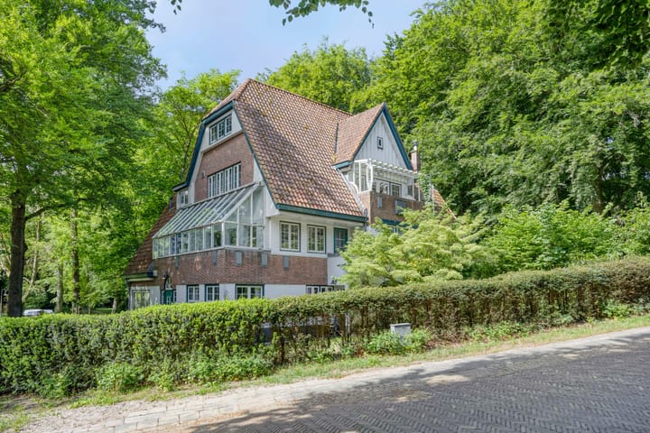 Meijboomlaan 2 in Wassenaar