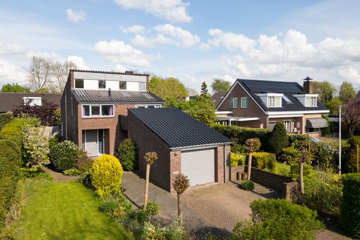 Photo of property Meindert Hobbemalaan 10, IJsselstein