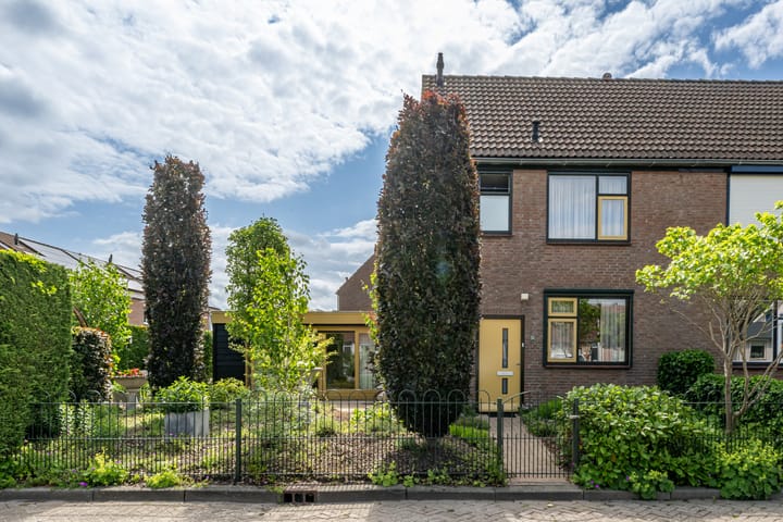 Melkweg 24 in Oude-Tonge