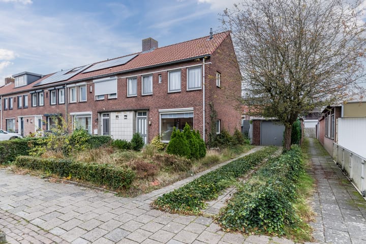 Memlingstraat 10 in Rijen