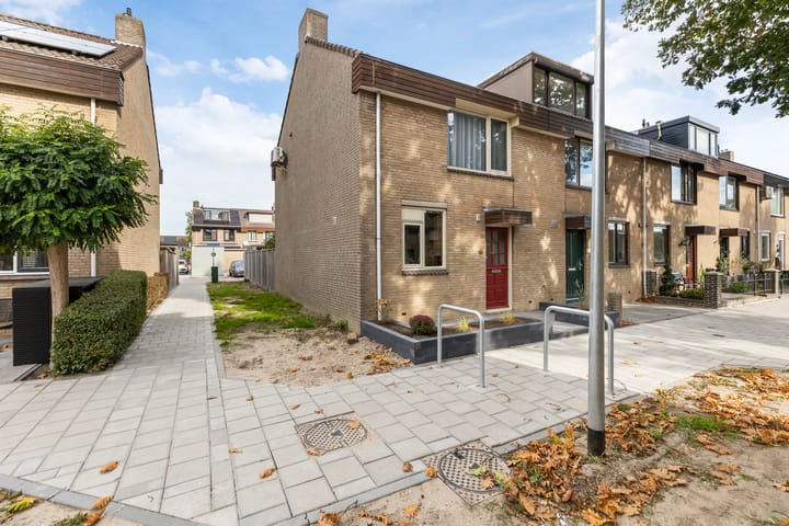 Photo of property Mendelssohnplantsoen 11, Zwijndrecht