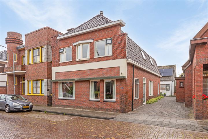 Mennonietenkerkstraat 6 in Uithuizen