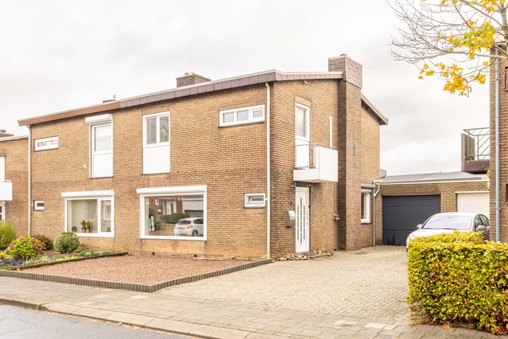 Mentenlaan 19 in Landgraaf foto