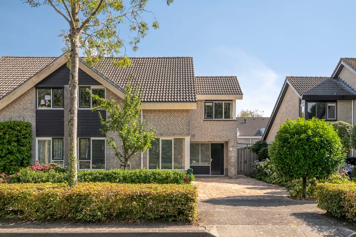 Menuetstraat 11 in Almere
