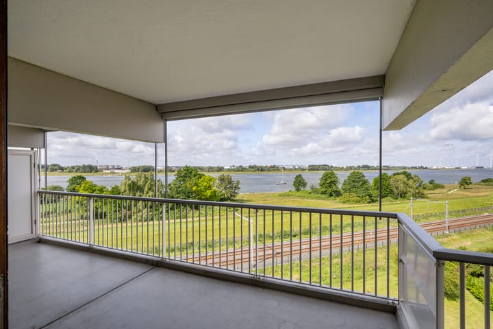 Photo of property Merellaan 665, Maassluis