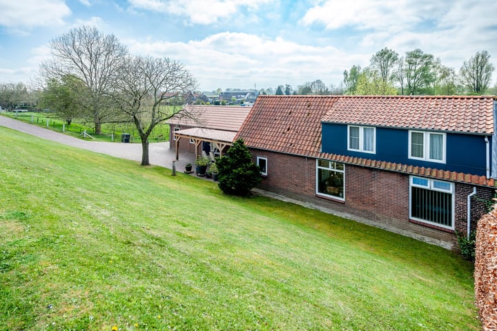 Photo of property Merwededijk 23, Woudrichem