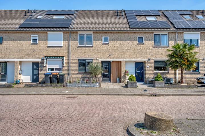 Photo of property Meubelmaker 33, Zwijndrecht