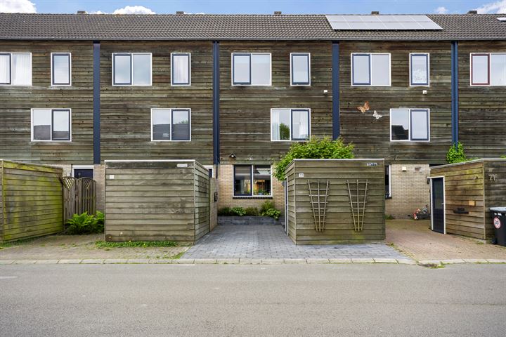 Mezenveld 72 in Emmen