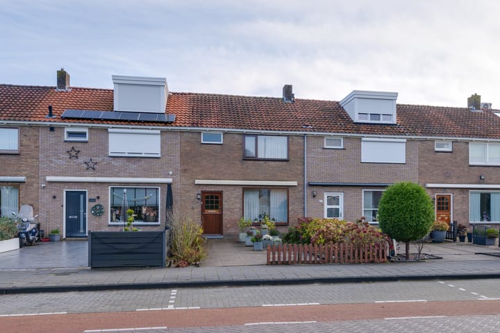 Photo of property Mgr Cornelis Veermanlaan 83, Volendam