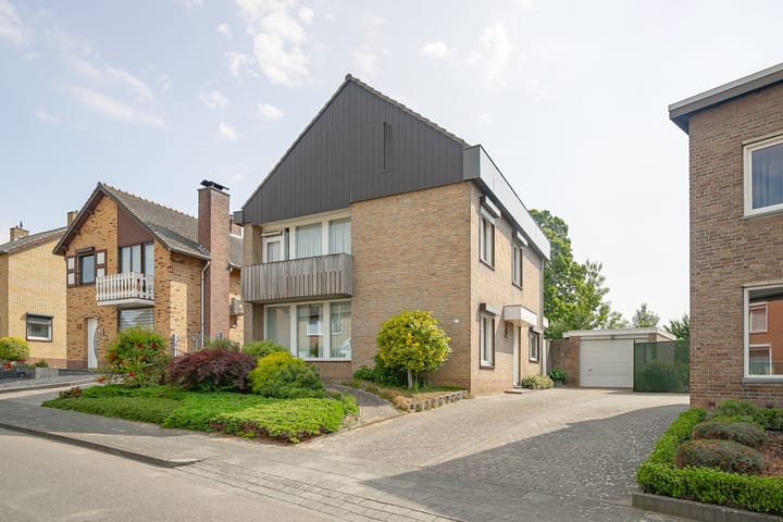 Mgr Kerckhofsstraat 27 in Elsloo
