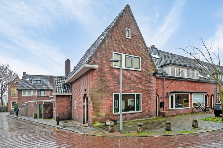 Mgr. Van de Weteringstraat 28 in Hilversum