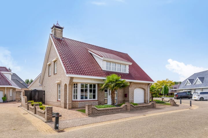 Mgr. van Hooydonkstraat 4 in St. Willebrord