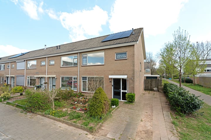 Photo of property Michiel de Ruyterstraat 34, Zevenaar