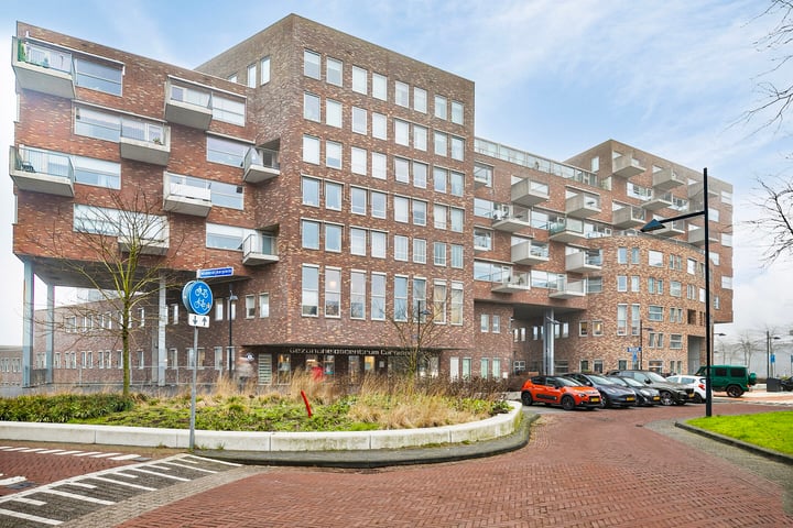 Middeldijkerplein 136 in Barendrecht