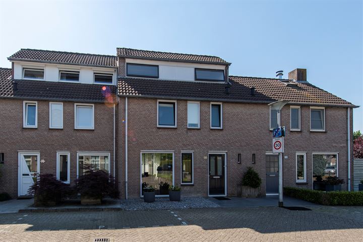 Middelgraaf 98 in Tilburg