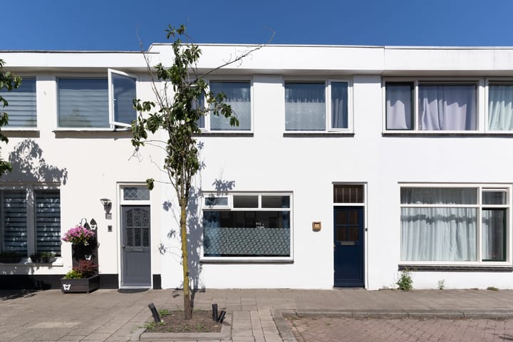 Photo of property Middelharnissestraat 12, Schiedam