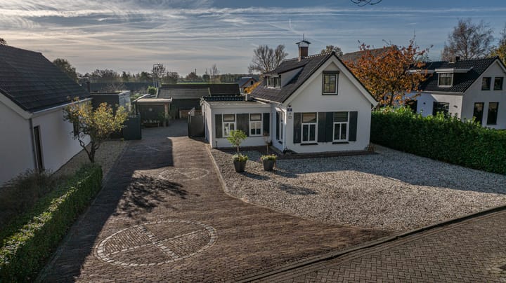 Photo of property Middelsluissedijk WZ 53, Numansdorp