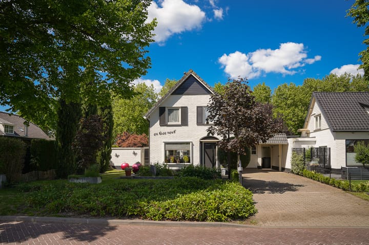 Middendam 10 in Alphen