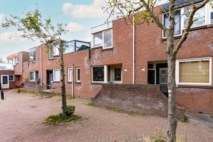 Middenhof 302 in Almere foto