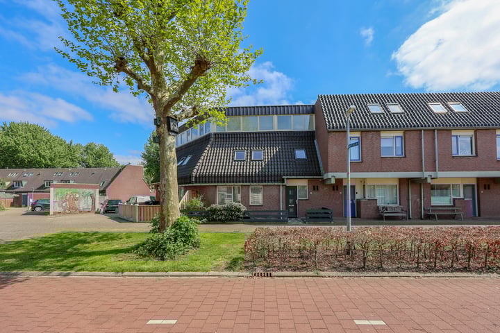 Middenhof 97 in Almere