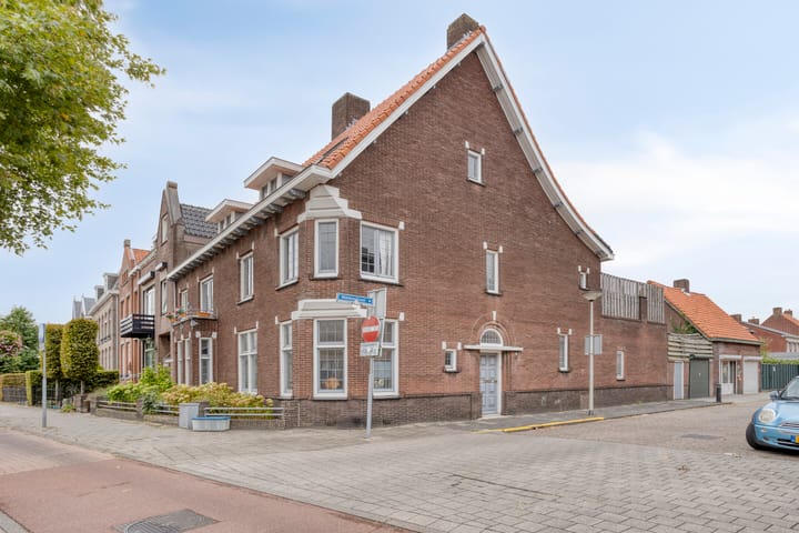 Middenstraat 1 in Roosendaal
