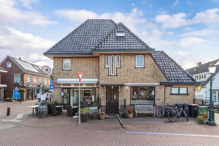 Photo of property Middenweg 17, Huizen